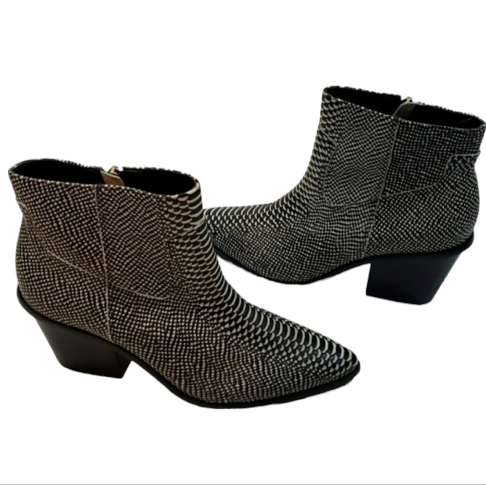 Kaanas Anthropologie New Amarone Black White Leather Snake Bootie Size 6M.